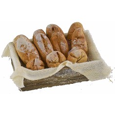 Caja de madera con pan sobre paño de cocina de 5,3x3,5x1,5 cm h