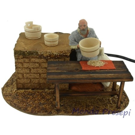 Man sieving 10 cm Oliver in motion