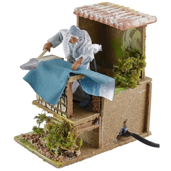 Donna sbatte panni 10 cm in movimento Mondo Presepi