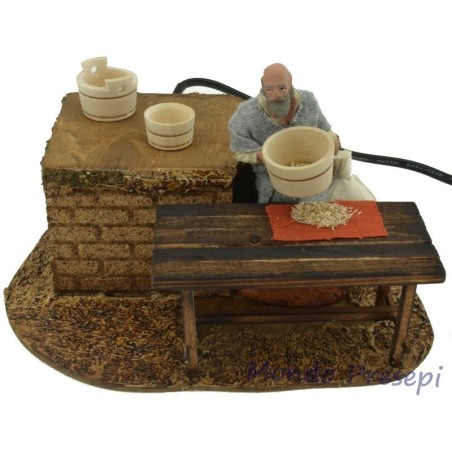 Man sieving 10 cm Oliver in motion