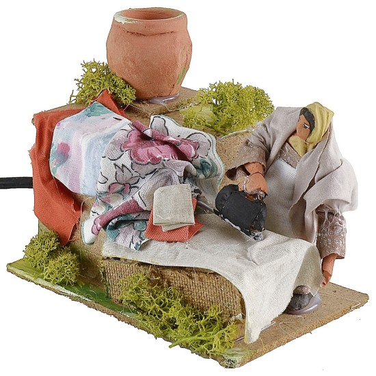 Stiratrice cm 10 in movimento Mondo Presepi