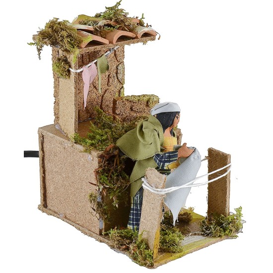 Donna in movimento che stende i panni Mondo Presepi