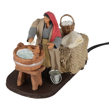 Donna che lava bimbo 12 cm in movimento per presepe Mondo