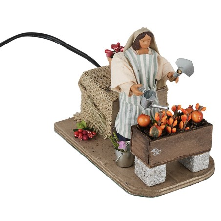Donna che annaffia 12 cm in movimento per presepe Mondo Presepi