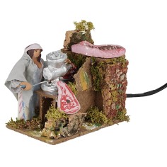 Donna che insacca le salsicce 10 cm in movimento per presepe 2