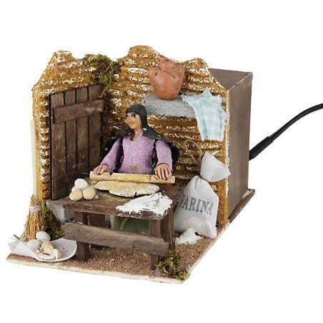 Donna con mattarello 10 cm in movimento