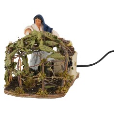 Donna che raccoglie l'uva 14 cm in movimento per presepe Mondo 2