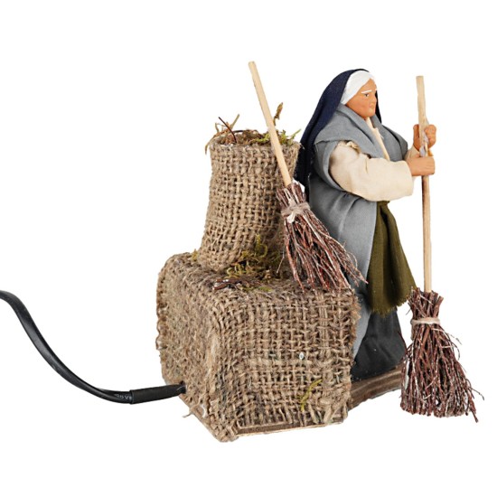 Donna con scopa 12 cm in movimento per presepe Mondo Presepi