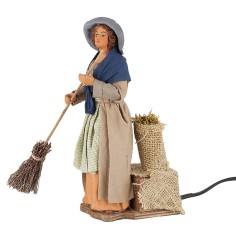 Donna che spazza in movimento 24 cm per presepe Mondo Presepi 2