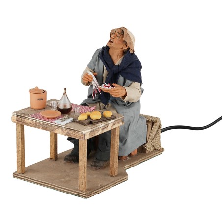 Hombre que come serie 30 cm en movimiento