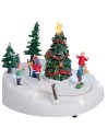 Carrusel navideño con pista de patinaje y árbol de Navidad