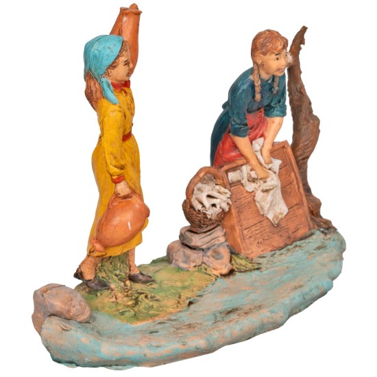 Mujer con ánfora y lavandera con base serie 10 cm en PVC