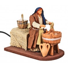 Donna che lava bimbo serie 12 cm in movimento per presepe Mondo 2