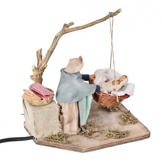Mother with child in moving basket 12 cm for nativity scene