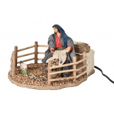 Campesina que alimenta las gallinas en movimiento 12 cm para belén 2