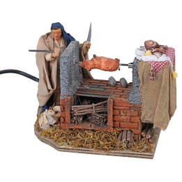 Hombre que gira el cerdo asado en movimiento con horno de 12 cm