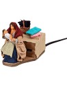 Donna che allatta in terracotta in movimento 10 cm