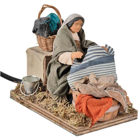 Washerwoman kneeling in motion 10 cm for Mondo nativity scene