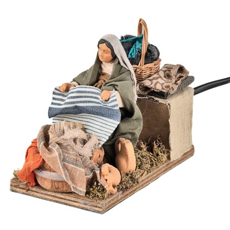 Washerwoman kneeling in motion 10 cm for Mondo nativity scene