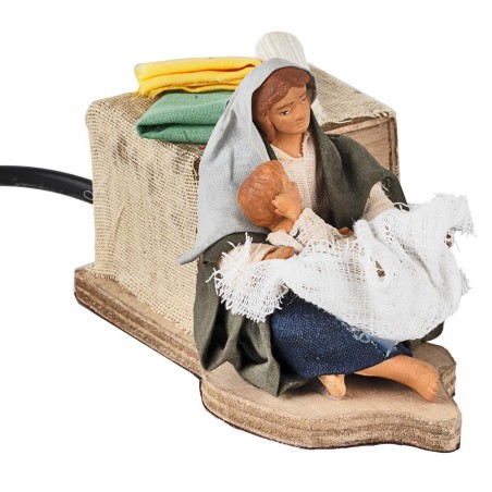 Mamá que acaricia a un niño en movimiento 12 cm para pesebre Mundo