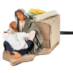 Mother caressing baby in motion 12 cm for Mondo nativity scene 2