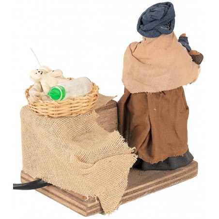 Mamá amamantando a un bebé en brazos en movimiento 10 cm por