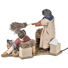 Donna che picchia marito serie 30 cm in movimento per presepe 2