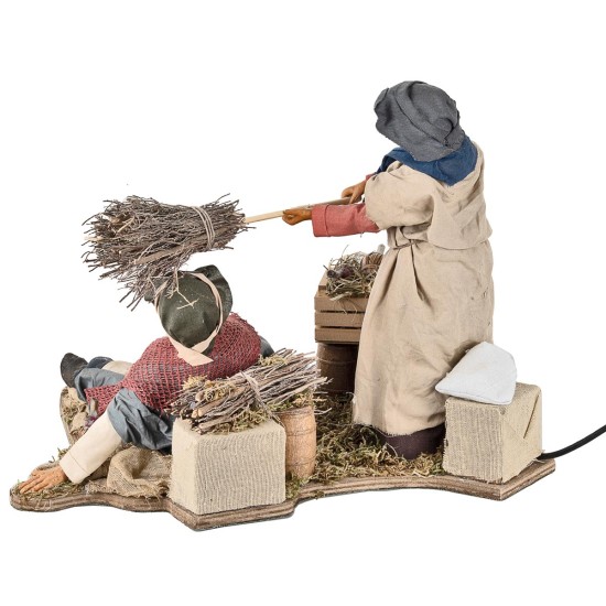 Woman hitting husband series 30 cm in motion for nativity scene