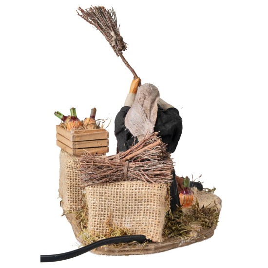 Woman hitting drunk husband series 12 cm in motion for