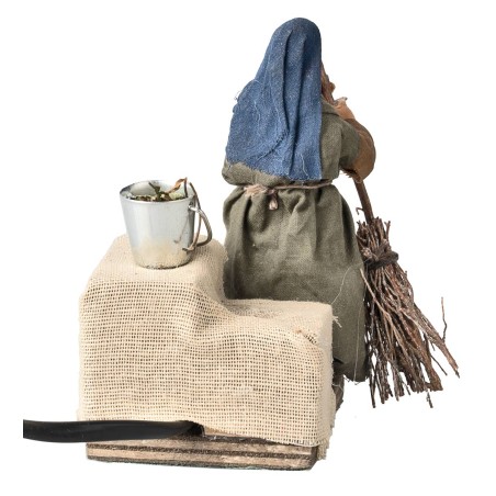 Woman sweeping 10 cm in motion for nativity scene Mondo Presepi