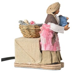 Mamma che culla bimbo in braccio cm 10 in movimento per presepe 2