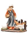 Contadina in resina che ciba le galline 14 cm