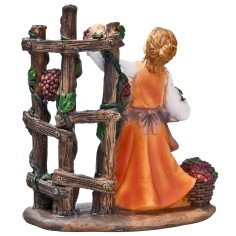 Woman collecting grapes in resin for nativity scene Mondo Presepi 2