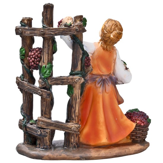 Donna che raccoglie l'uva in resina per presepe Mondo Presepi