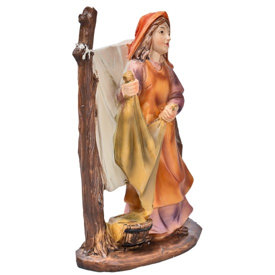 Donna che stende i panni in resina 10 cm per presepe Mondo