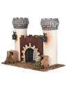 Castillo en miniatura con torres almenadas y puerta central
