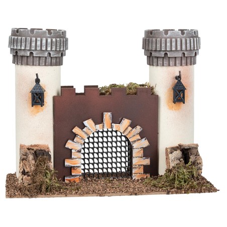 Castillo en miniatura con torres almenadas y puerta central