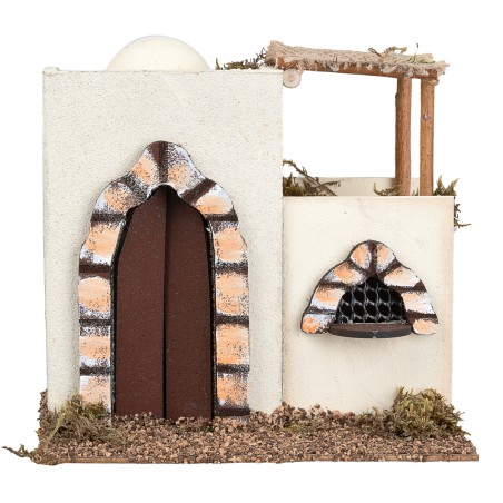 Casa árabe de dos pisos con terraza y portal arqueado, cm