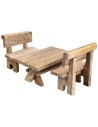 Mesa de madera con bancos