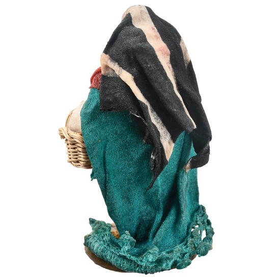 Woman with basket 9-10 cm in terracotta with fabric clothes for