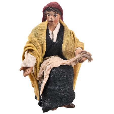 Mujer sentada serie 9-10 cm en terracota con ropa de tela
