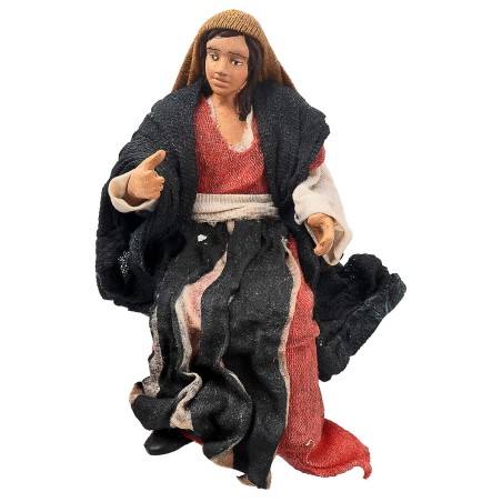 Seated woman in 12 cm series in terracotta with fabric clothes