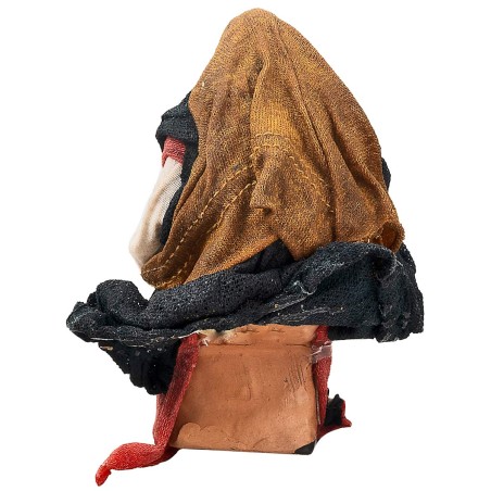 Seated woman in 12 cm series in terracotta with fabric clothes