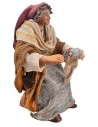 Mujer sentada con tela serie 10 cm en terracota con ropa de tela