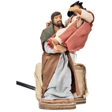 Hombre con mujer embarazada en brazos h 12,5 cm en movimiento para