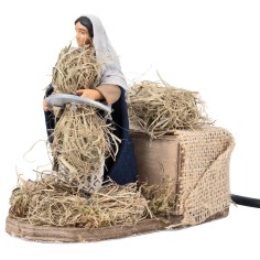 Donna con falce in movimento serie 12 cm per presepe Mondo 2