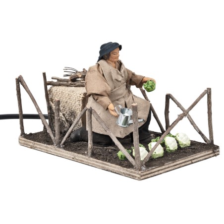 Campesina que riega hortalizas en movimiento serie 12 cm para