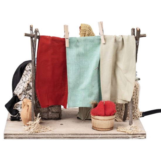 copia de Campesina regando hortalizas en movimiento serie 12 cm