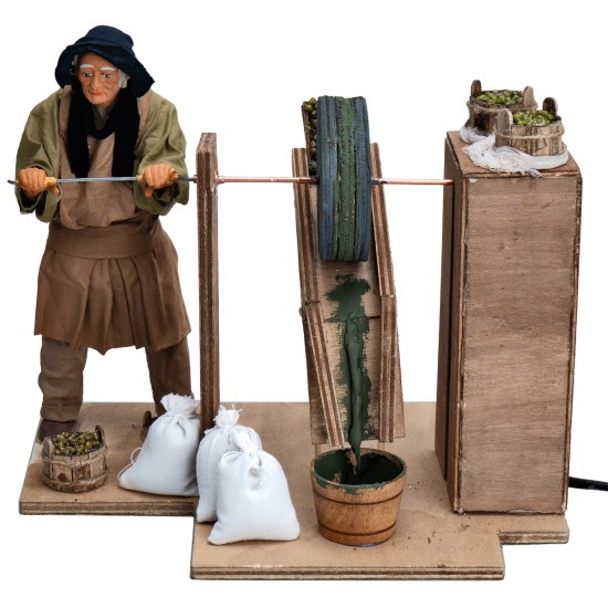 Hombre con molino de aceitunas serie 25 cm en movimiento