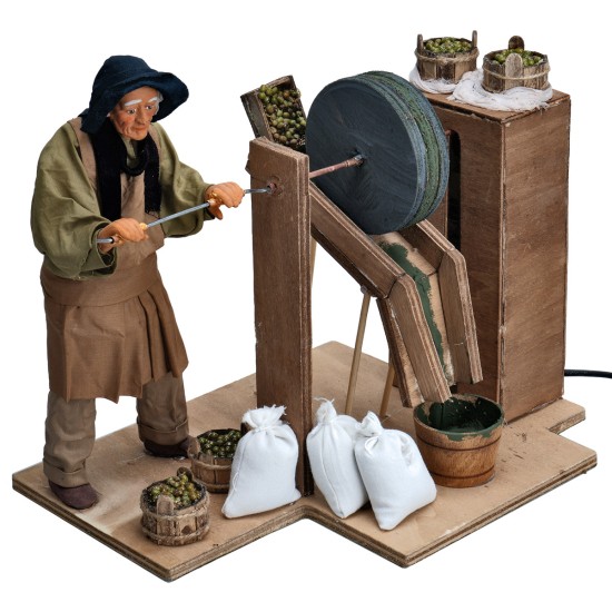 Hombre con molino de aceitunas serie 25 cm en movimiento